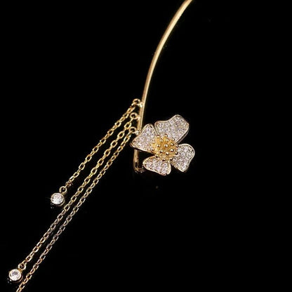 💕Valentine's Day Special – 50% discount💕Simple ear clips with butterfly and flower motifs & tassels – elegant & comfortable, no piercing required 🌸🦋
