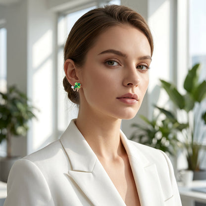 💚 Bring luck to every look. Lightweight huggie hoops with a four-leaf clover – beautiful, meaningful, and made to be worn every day. 🍀✨