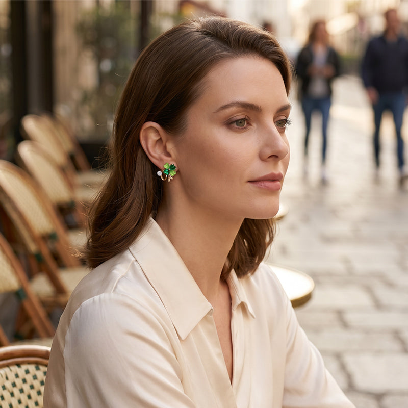 💚 Bring luck to every look. Lightweight huggie hoops with a four-leaf clover – beautiful, meaningful, and made to be worn every day. 🍀✨
